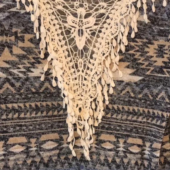 Signature Studio Woman 1X Aztec Crochet Fringe Top 3/4 Sleeve Geometric Boho - Picture 11 of 15